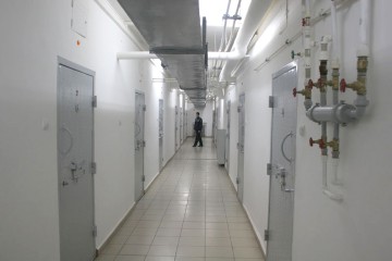 Tâlhar care acţiona cu doi minori, arestat preventiv